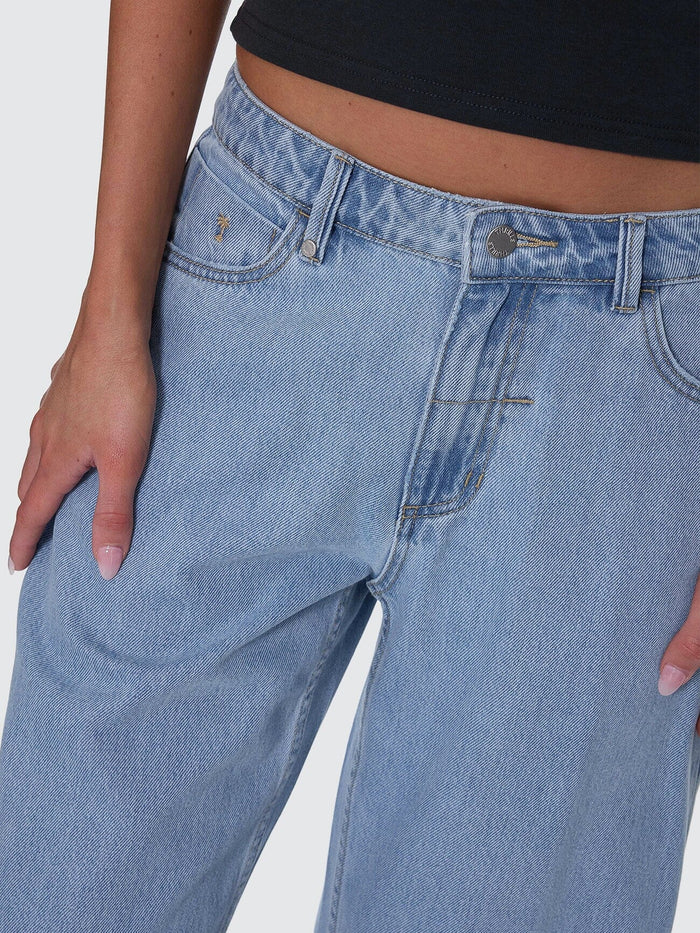 Sloane Low Rise Barrel Jean - Ageless Blue 4