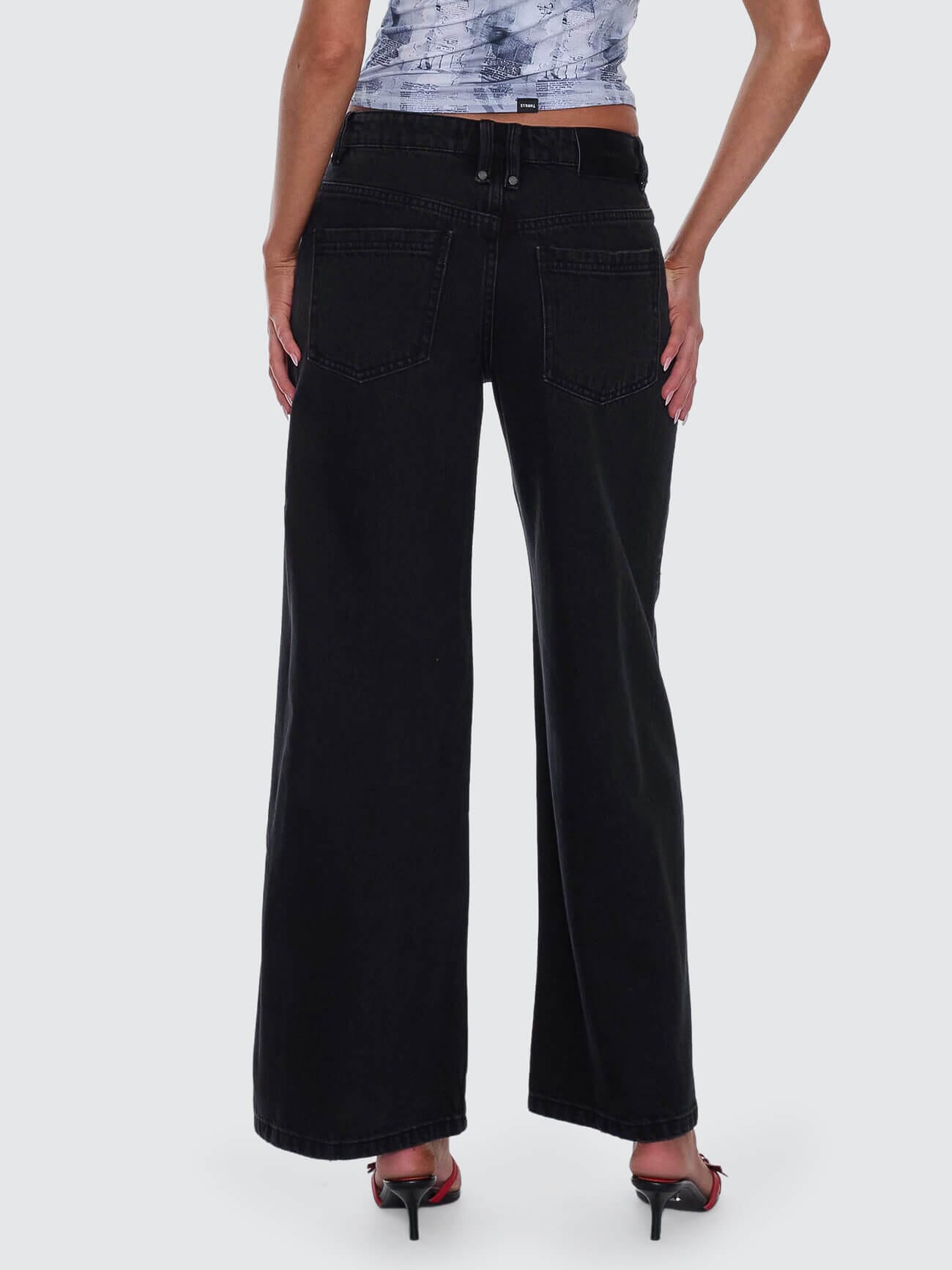 Hunter Low Rise Wide Jean - Aged Black 4