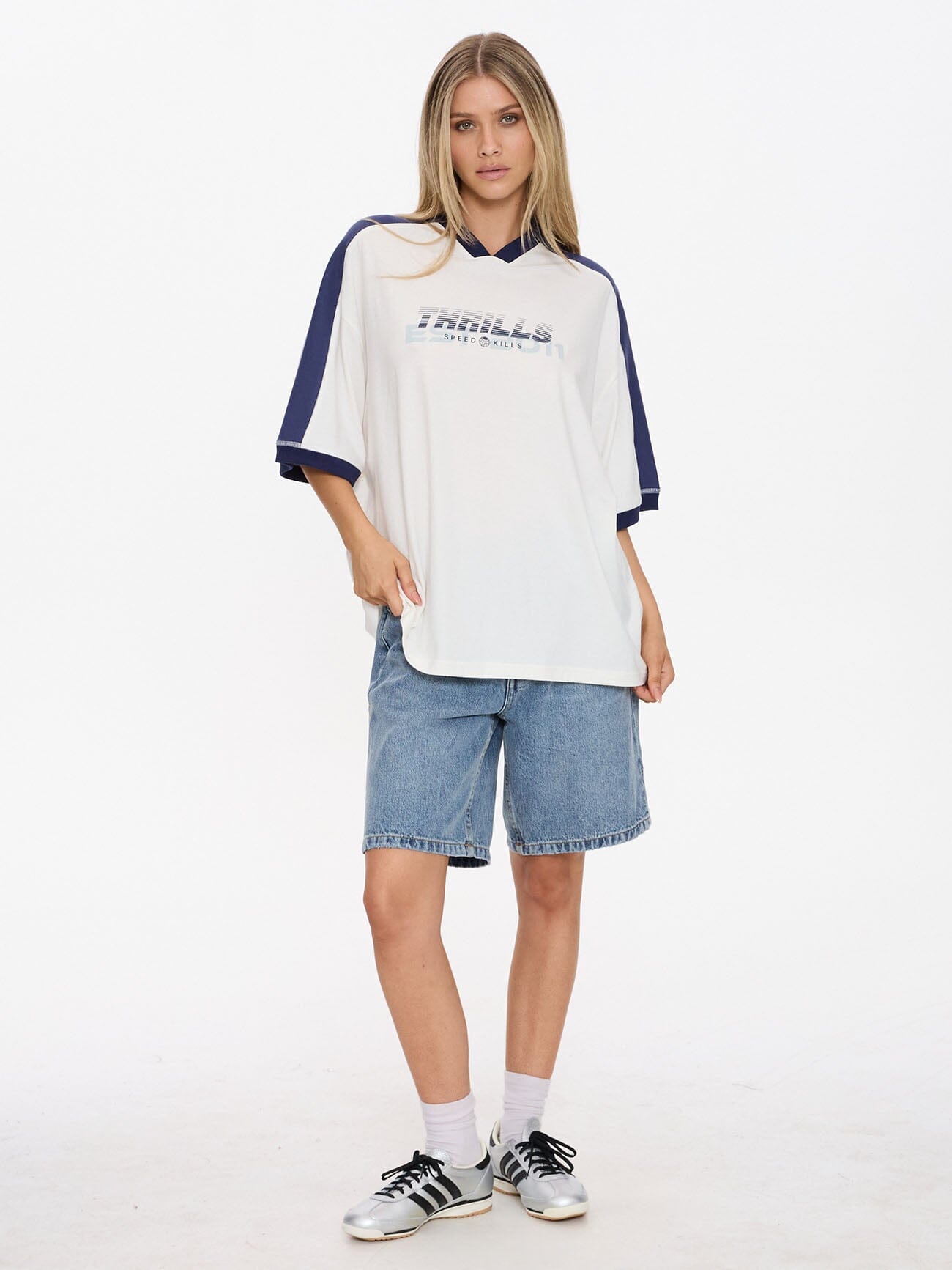ウィーそふと！ Speed Kills V-Neck Oversized Tee - Dirty White | Thrills Co.