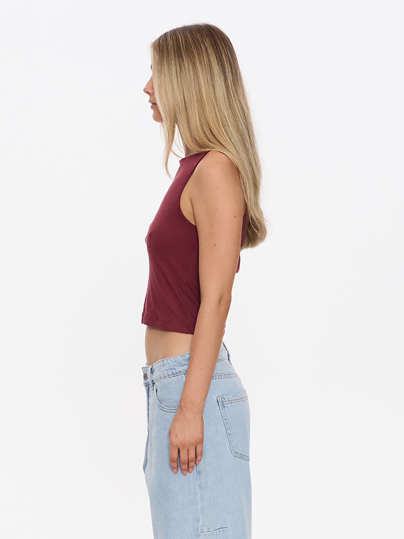 Bounty Tank - Garnet Red 4